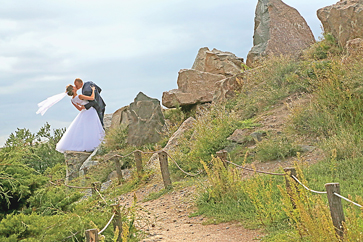 Альпійська гірка — вдала точка для весільної фотосесії