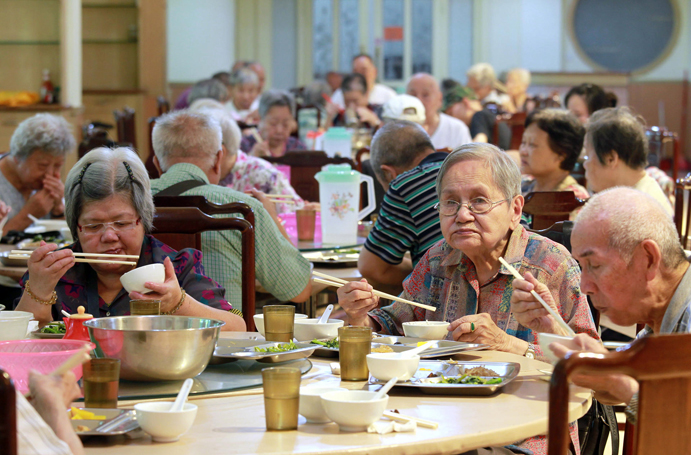 Пільгові столи для престарілих у закладах громадського харчування Китаю — істотна підтримка для пенсіонерів. Фото з сайту scmp.com
