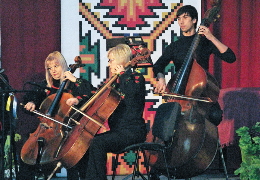 Перший концерт з новою програмою музиканти зробили благодійним, щоб зібрані кошти передати пораненим бійцям. Фото автора