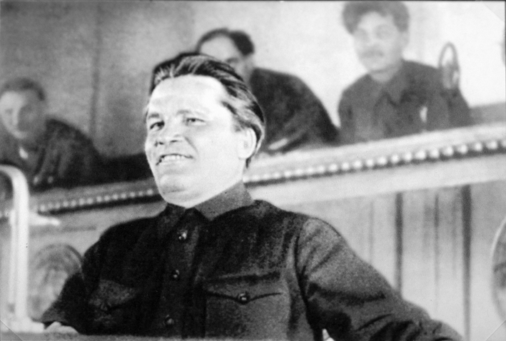 Унікальний кадр: Кіров — на трибуні, а на задньому плані — Сталін.