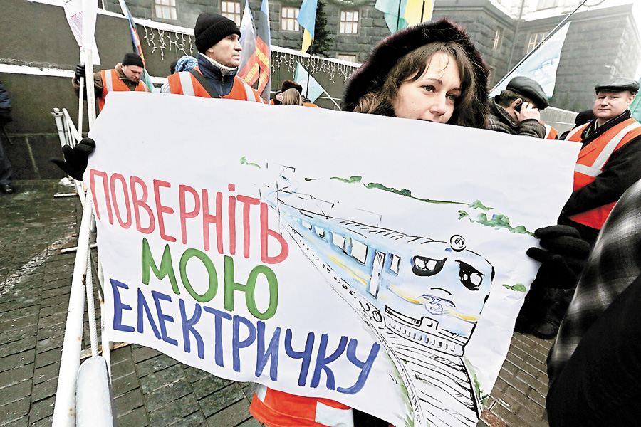 Люди вважають, що на залізниці погано працює служба вивчення пасажиропотоку. Фото Oлександра ЛЕПЕТУХИ