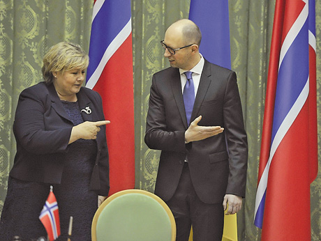 Ерна Солберг та Арсеній Яценюк знають правильний напрямок співпраці України  та Норвегії. Фото УНIAН