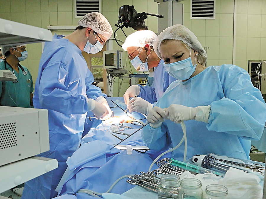Вартість медичних послуг, наприклад операцій, буде визначати МОЗ. Фото Oлександра ЛЕПЕТУХИ