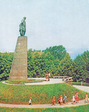 Пам’ятник на Чернечій горі біля Канева  (фото 1972 року). Фото надане автором