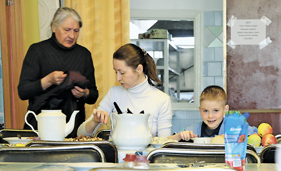 Небайдужі громадяни з усієї України пропонують свої домівки та помешкання для тимчасового переселення кримчан. Фото Світлани СКРЯБІНОЇ