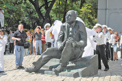 Пам’ятник Ісаку Бабелю в Одесі. Фото з сайту odessa-life.od.ua
