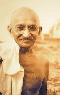 Навіть на дипломатичні прийоми Махатма Ганді приходив у звичному одязі. Фото надане автором