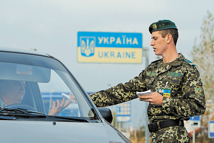 Українці, яких змусили отримати паспорт чужої держави, повинні мати змогу якнайчастіше відвідувати Батьківщину. Фото з сайту dpsu.gov.ua