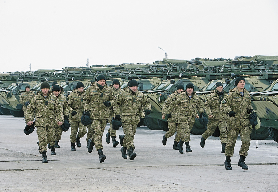 Законодавча ініціатива уряду зі збільшення армії має повну бюджетну підтримку. Фото Михайла МAРКIВA 