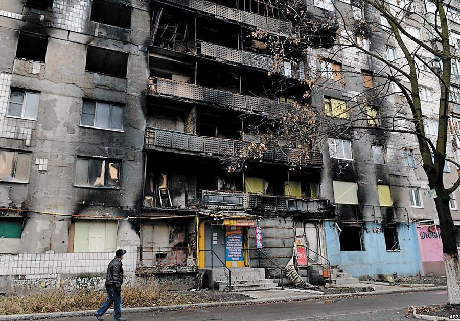 Гроші знадобляться і для відбудови Донбасу. Фото з сайту radiosvoboda.ua