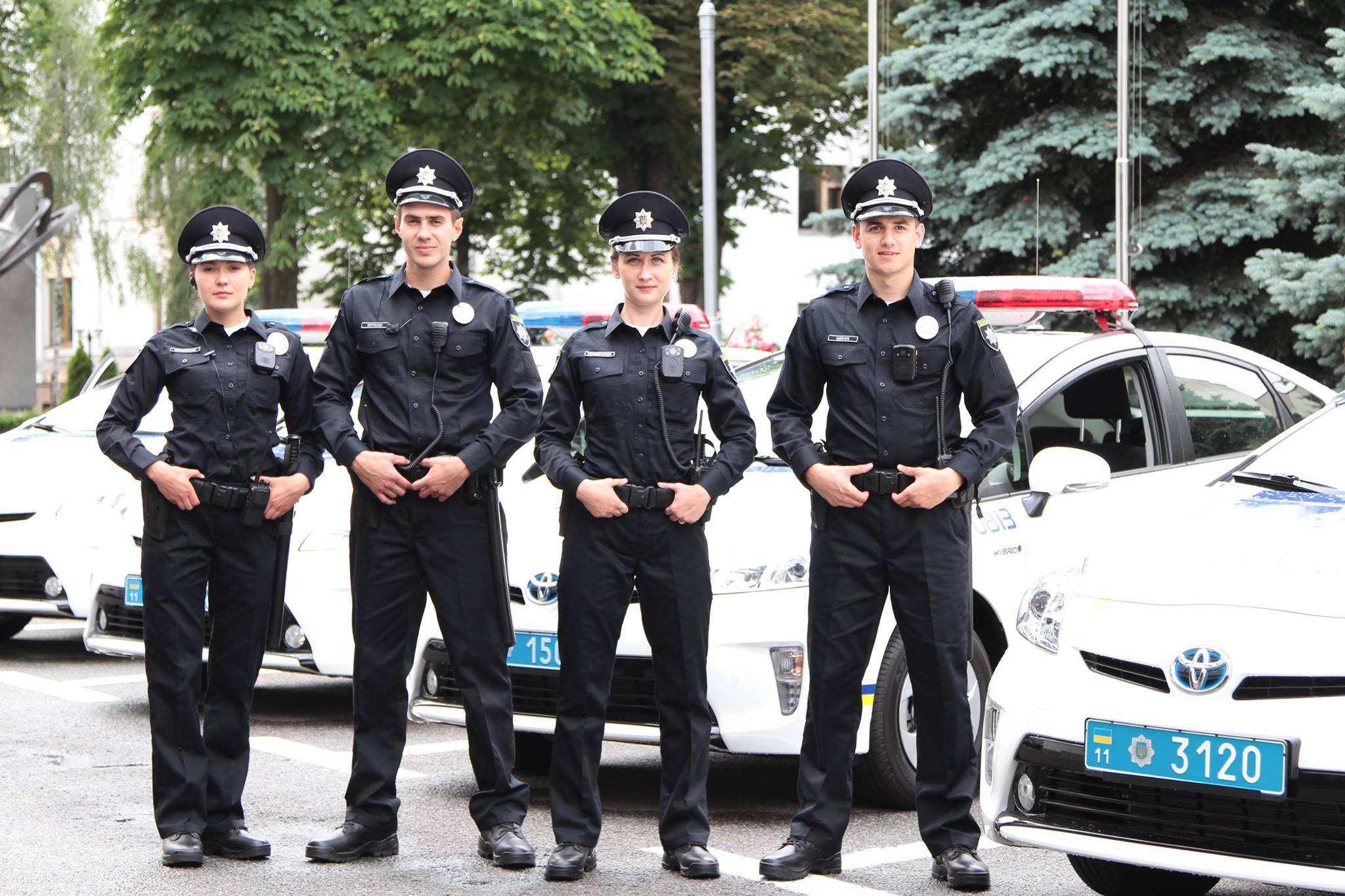 Українські поліцейські, які вийдуть на вулиці, будуть одягнені в нову форму із вмонтованими в неї відеокамерами.  Фото з сайту infokava.com