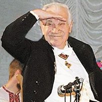 97-літній Павло Муравський мріє заспівати зі студентами