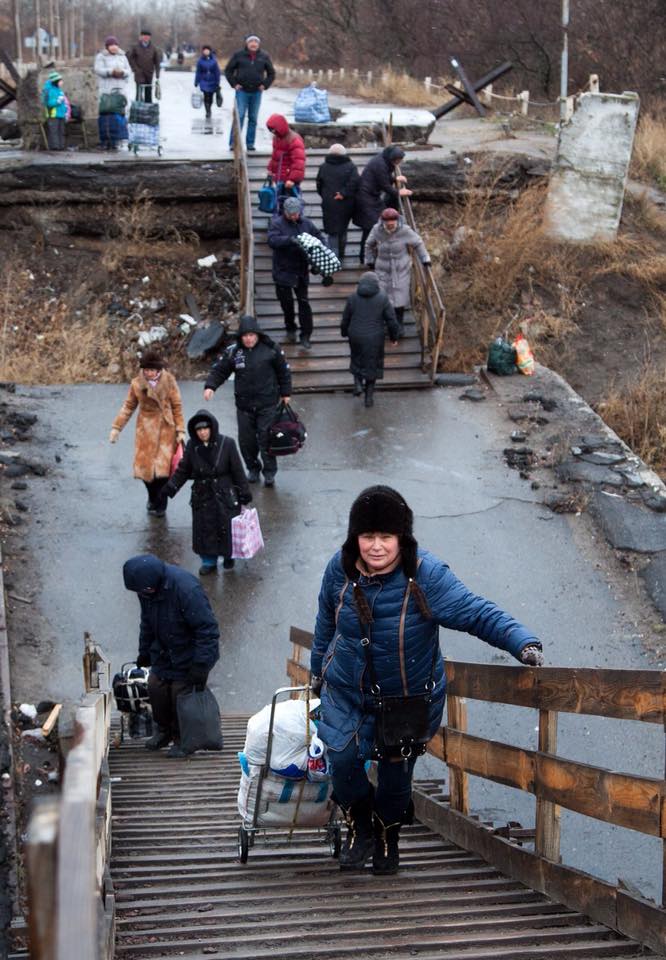 Щоб спростити життя людей, необхідно відновлювати інфраструктуру прифронтових територій. Фото з сайту unn.com.ua