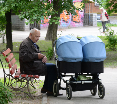 Отримувачі трудових пенсій із нетерпінням чекають на їх осучаснення. Фото Володимира ЗAЇКИ
