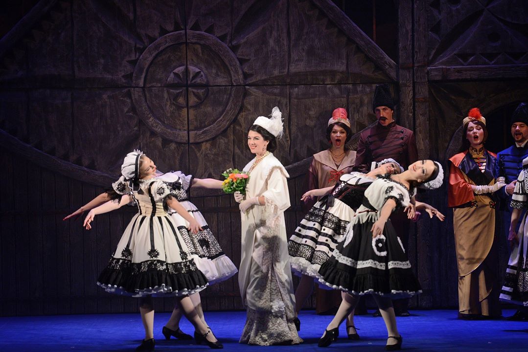 Cцена з вистави «Графиня Маріца» у виконанні артистів Національної оперети. Фото з сайту facebook.com