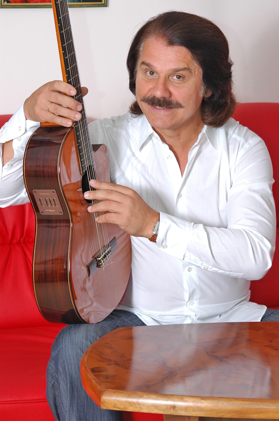 Співак Павло ЗІБРОВ. Фото з сайту chask.net