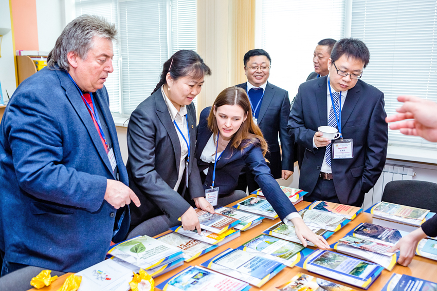 Професор, академік Академії гірничих наук України Георгій Рудько під час семінару зі спеціалістами КНР в Україні. Фото автора