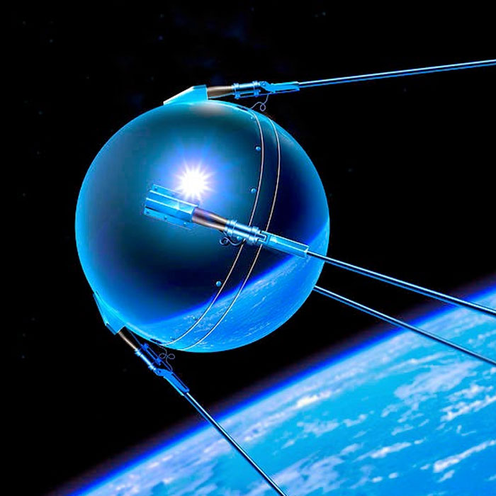 Перший супутник ще до літа 1957 року мала розробити АН СРСР, а натомість у космос полетів корольовський ПС-1 («простейший спутник»), що започаткувало масштабну піар-акцію.