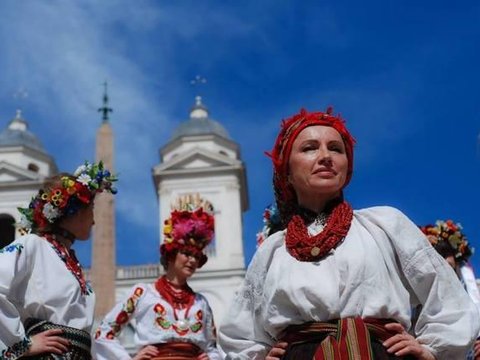  Столітня українська мода: сім жіночих образів у вишиванках